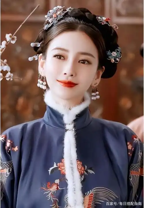 她属于典型的演技"不太行",但是长得很不错的,所以在出演电视剧的时候