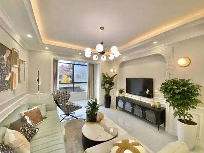 对中庭,闹中取静,全新婚房装修,家具全送,所见即所得,临近地铁2号线