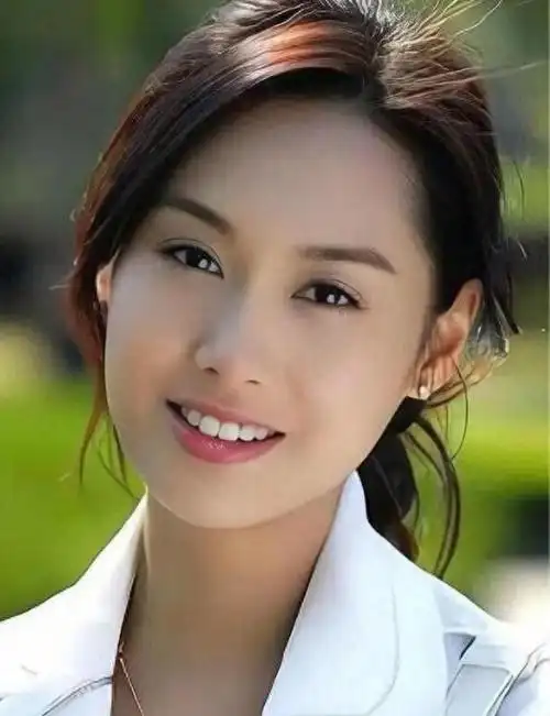 朱茵:被骗拍三级片.三年巅峰美,十年禁欲苦,深山破屋度残生