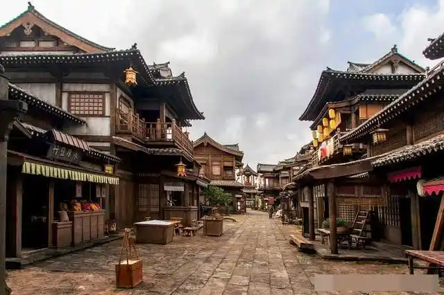 张公案有大爆的潜质拍戏时间短但是制作极认真场景都是现搭