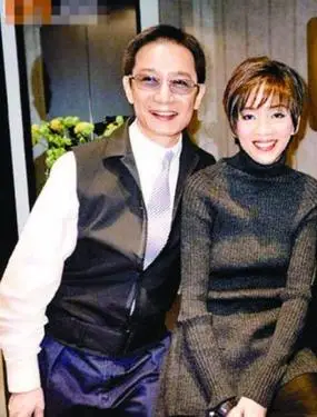 挚友曝梅艳芳为爱洗厕所 感叹:女人都跨不过情字