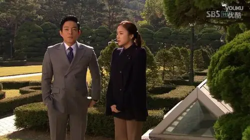 找一款 韩剧giant巨人里黄静茵同款斗篷,帮忙找到绝对不吝啬!下面上图