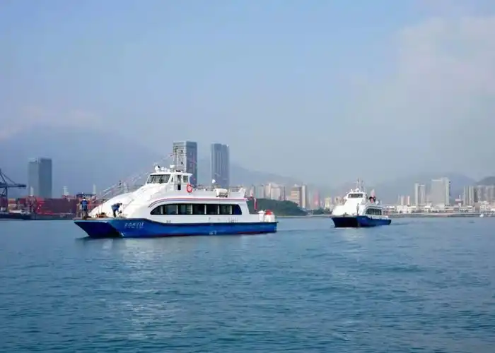 海上观光春节期间乘深圳金色海岸游船观盐田和香港风光有优惠