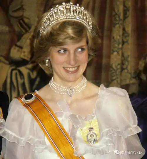 那些年英女王伊丽莎白二世戴过的华丽项链珍珠篇