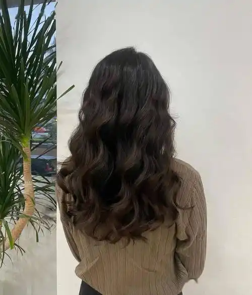 烫发怕老气?就选木马卷!_发型_卷发_弧度