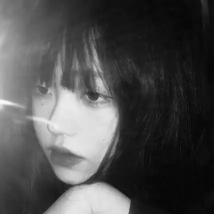 女生头像真人霸气黑色侧脸