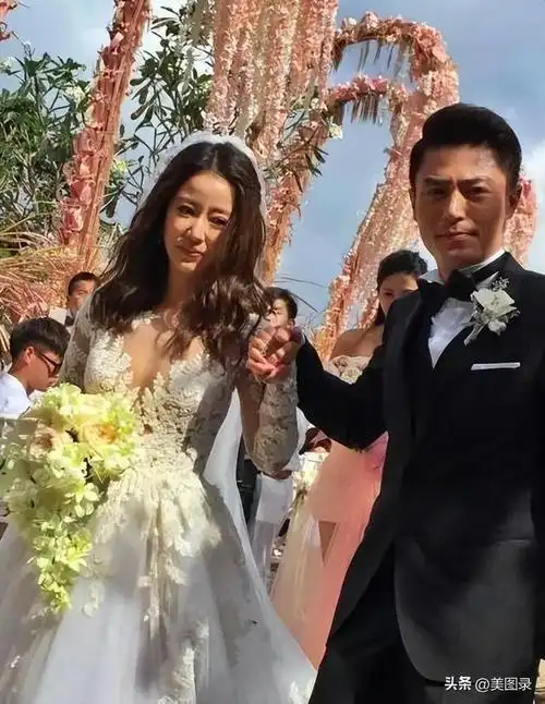 林心如和霍建华,林心如穿卡通皮肤蜡黄难掩阿姨感,老公男神依旧