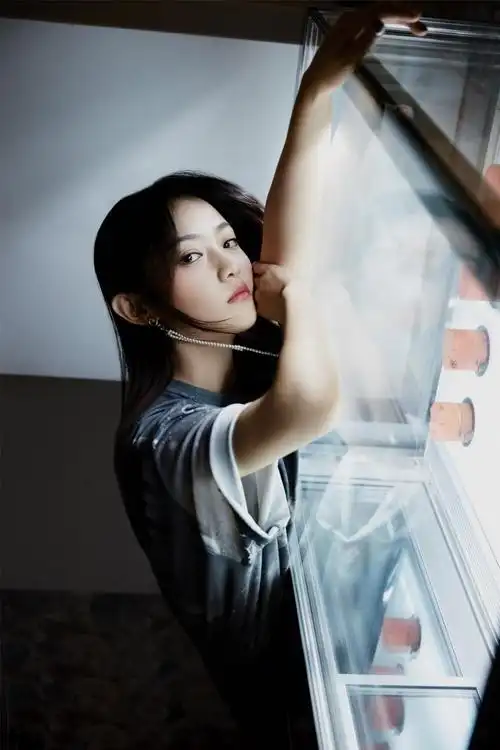 吴佳怡青春靓丽街拍写真