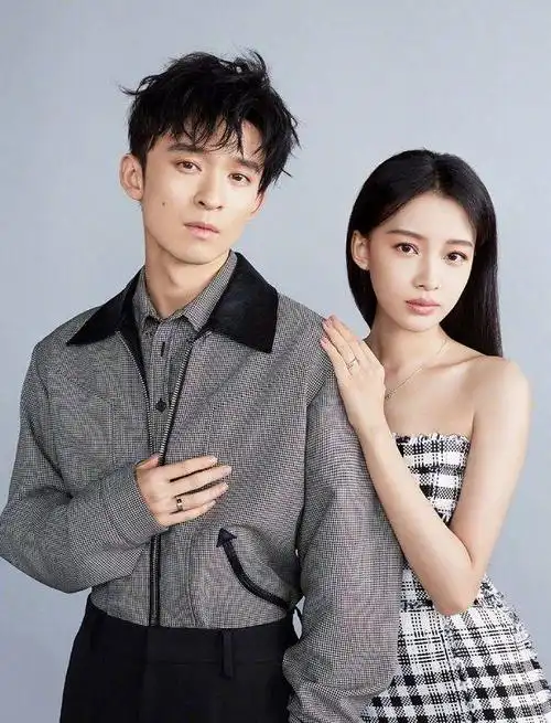 董子健卡点为老婆庆生 晒全家福甜喊孙怡"小女孩"