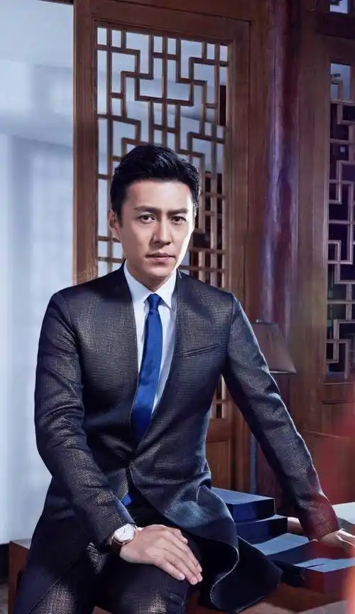 靳东妻子李佳近照,李佳离过一次婚,此后他们彼此陪伴,不离不弃_毕业