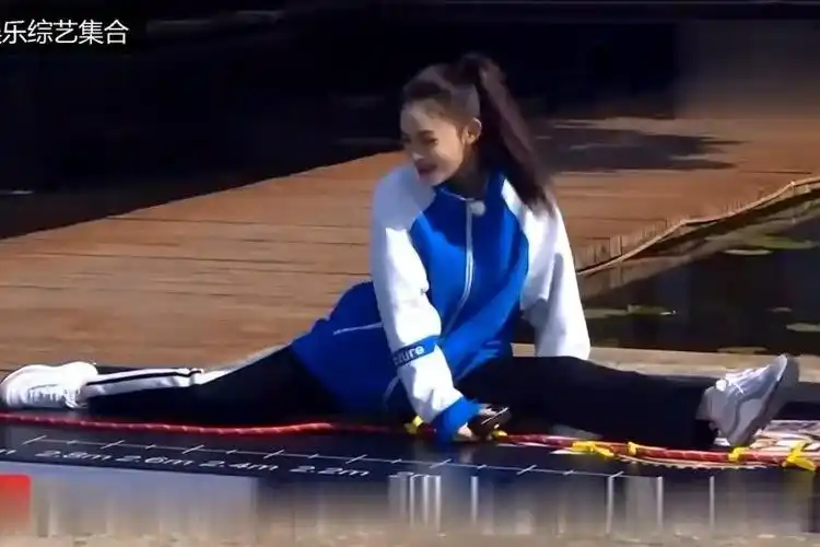 林允"一言不合就劈叉",惊呆众人,她难道是劈叉大师?_手机搜狐网