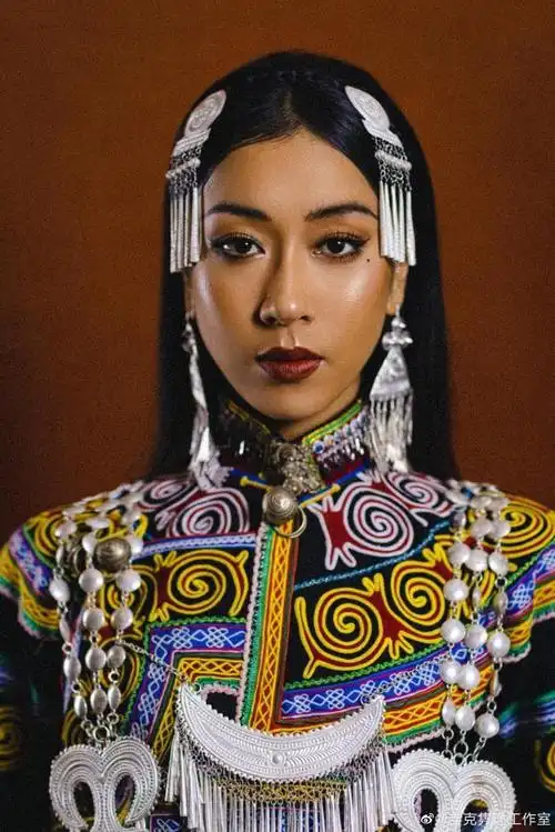 吉克隽逸彝族证件照|吉克隽逸|证件照|彝族_新浪新闻