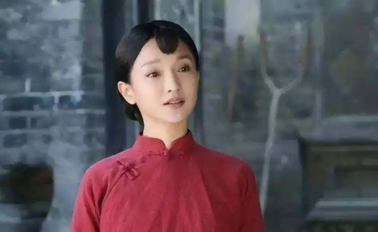 明明只能演妈妈和奶奶,非要演青春期少女_角色_剧中_周迅