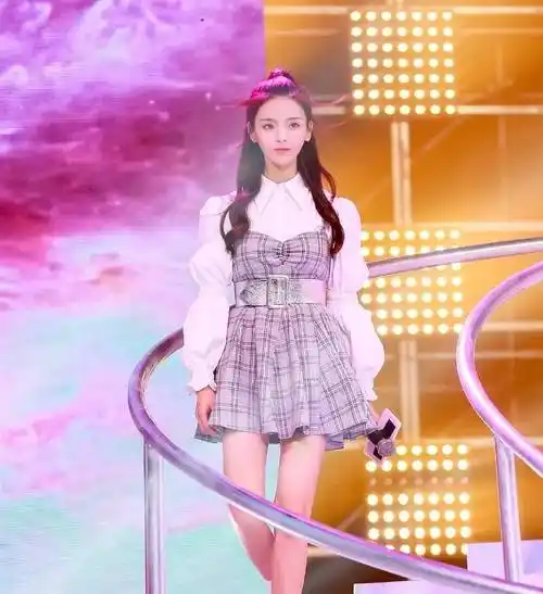 如今不少爱豆已经开始在各大影视剧中挑大梁,比如杨超越,王子异等,而