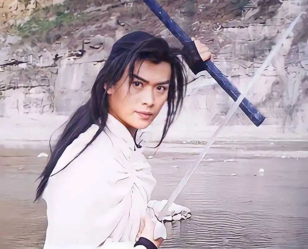 曾经在《武林外史》中因出演沈浪而获封"古装男神"的黄海冰,如今因为