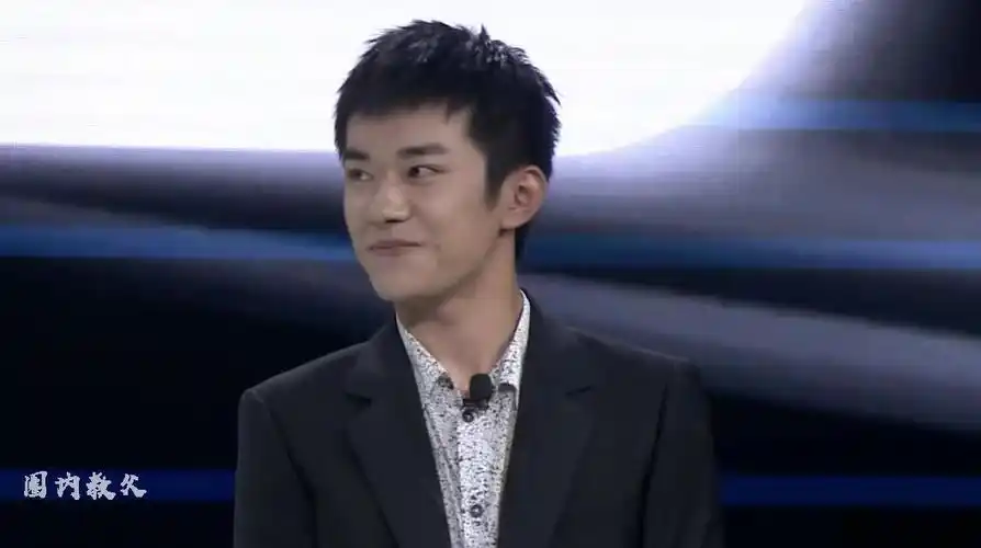 易烊千玺平头##易烊千玺狗啃刘海