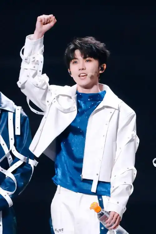 马嘉祺叁重楼暨出道四周年演唱会