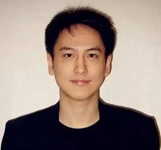 少东家:18岁任公司董事,父亲去世没有流一滴眼泪_汤珈铖_徐枫_汤子嘉