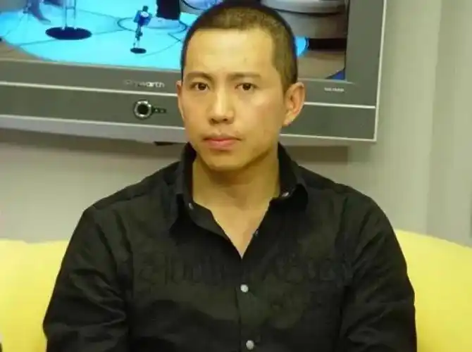 谷智鑫:凭借《我是特种兵》走红,拍戏坠马瘫痪,女友照顾他8年