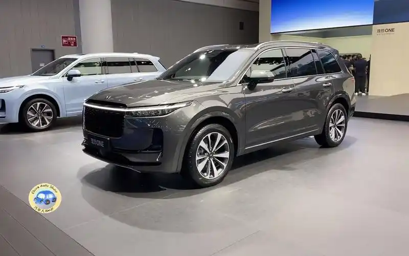 2021款理想one实车展示,近距离了解外观内饰后,给个不喜欢理由_哔哩