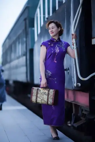 旗遇旗袍女人花,氤氲上海旧风情