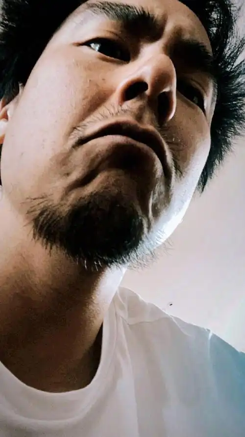 彭于晏「死亡视角」零偶像包袱自拍:满脸皱纹 肥肉,型男变大叔