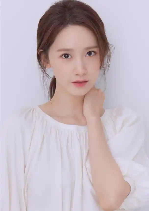 "初恋女神"[可怜]#百家帮扶计划#  林允儿,1990年5月30日出生于韩国