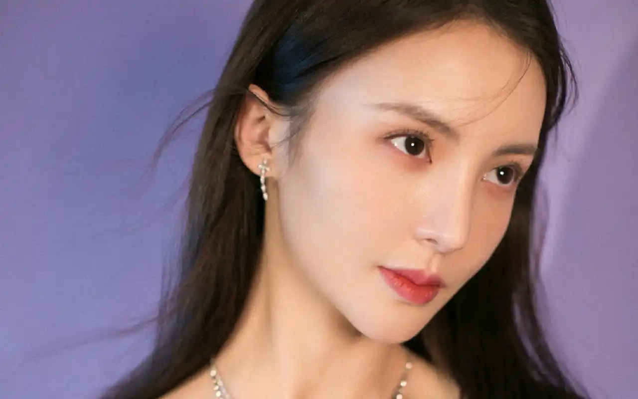 金晨美飒性感写真桌面壁纸