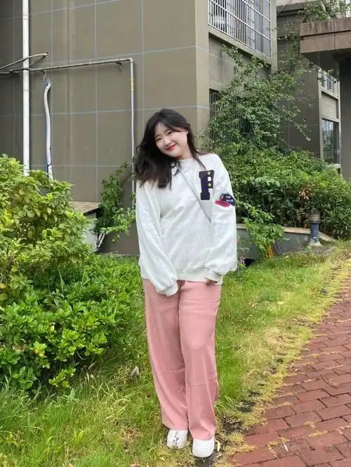150斤微胖女生青春期女大学生