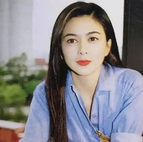 关之琳和李嘉欣,两个都是风华绝代的大美女,为何香港富商刘銮雄对