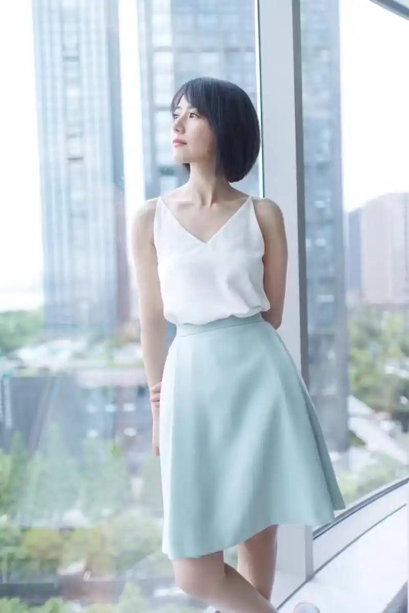 高圆圆剪短发竟与20年前出道一个样(图)