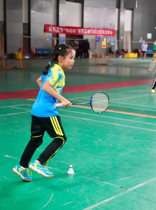 为小健将加油～为明天的首次参赛(青山区小学生羽毛球竞赛)
