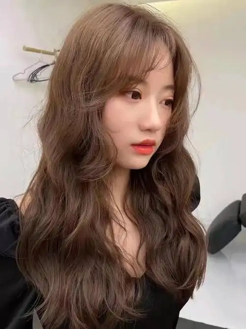 日系羊毛卷之所以比传统羊毛卷时尚减龄,一是因为卷形