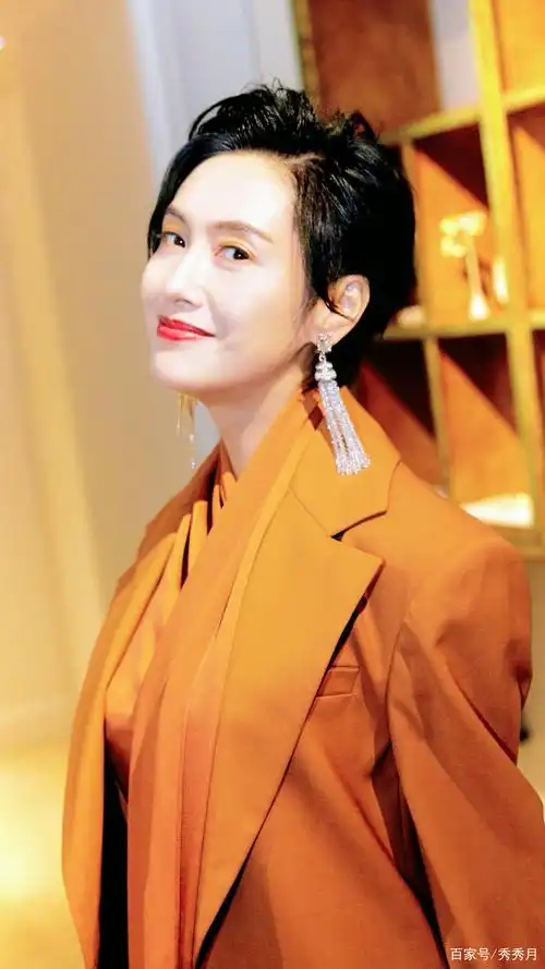 中国香港女明星:朱茵