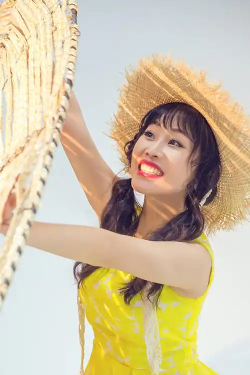 p>草帽姐,原名 a target="_blank" href="/item/徐桂花/9400473"