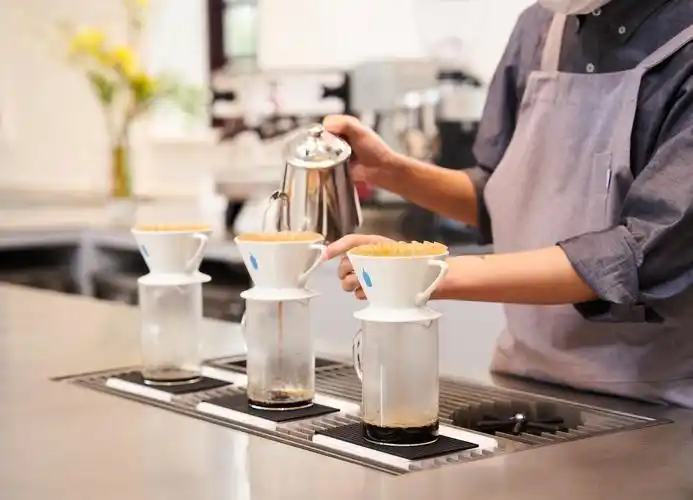 蓝瓶咖啡上海首店开幕浓浓在地感还能欣赏苏州河风光