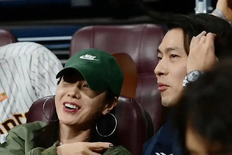 孙艺珍玄彬儿子首曝光一岁甜豆走路超稳身高抢镜妈妈快抱不动