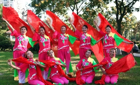 九人舞蹈结尾造型推荐: 1.