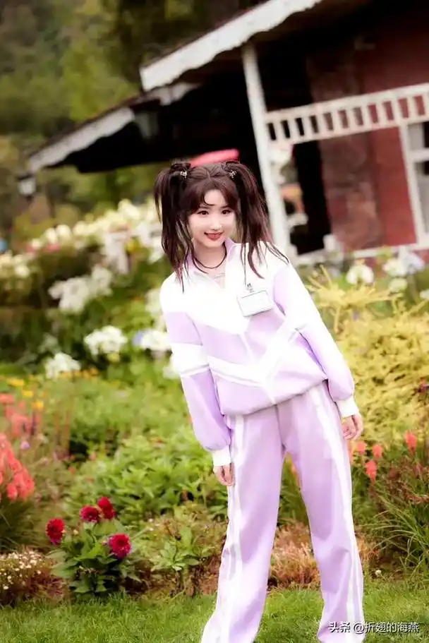 毛晓彤y2k编发好甜,今日份双马尾学姐