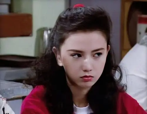 曾华倩晒旧照,年轻时简直是神仙颜值,难怪梁朝伟会一见钟情