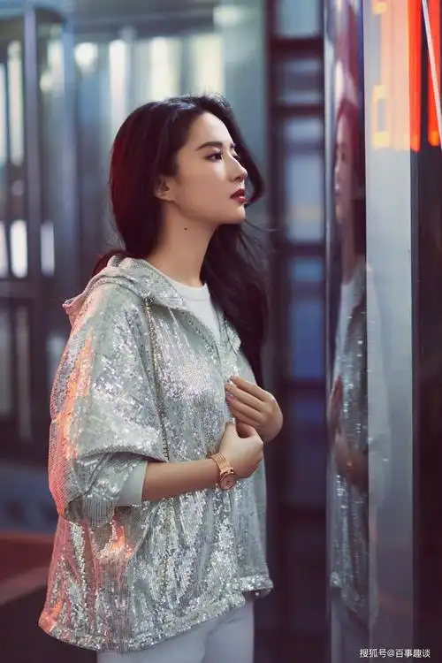 "神仙姐姐"刘亦菲的侧颜绝了!网友纷纷留言真美