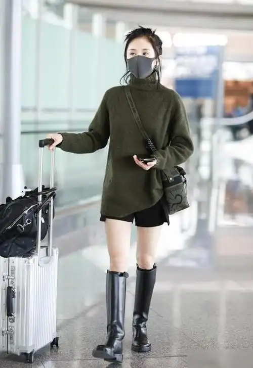 王子文这腿女生都眼馋穿长款毛衣和长靴秀大长腿太迷人