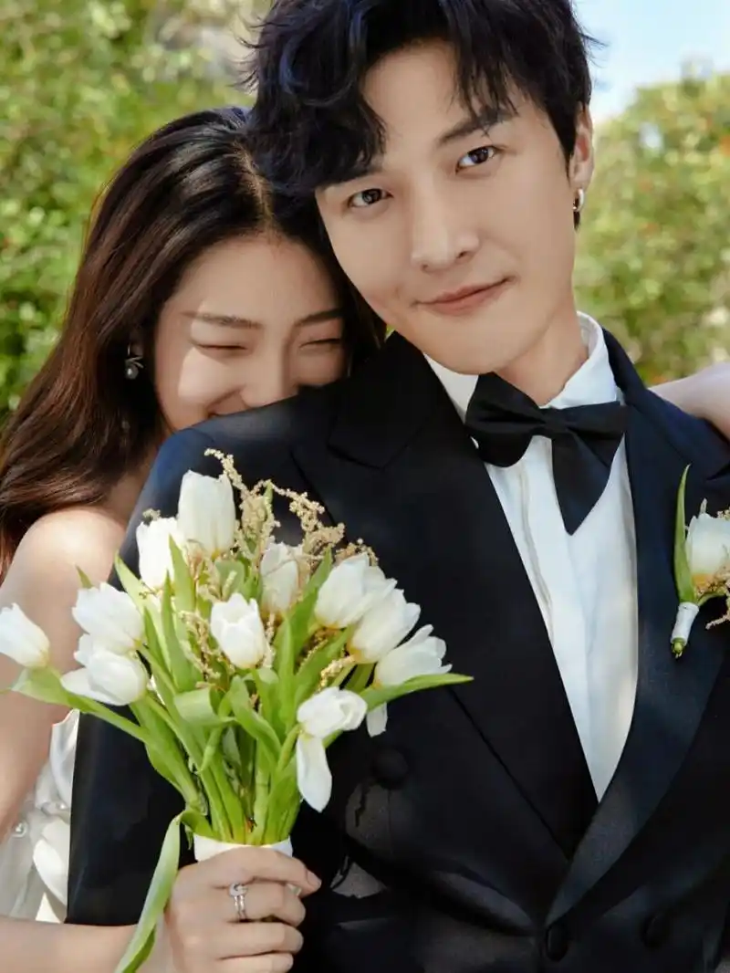 各位刘亦菲6015梦幻城堡婚纱照一定要get进相册98 - 阳光之下