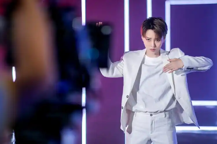 刘雨昕 拍摄 花絮 这就是街舞 青春有你2 - 堆糖,美图壁纸兴趣社区