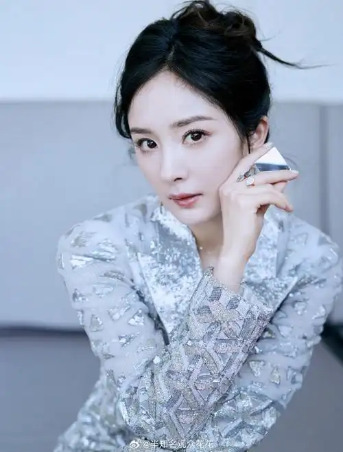 杨幂直播高定配凉拖##杨幂解锁高定新穿法##杨幂亮片