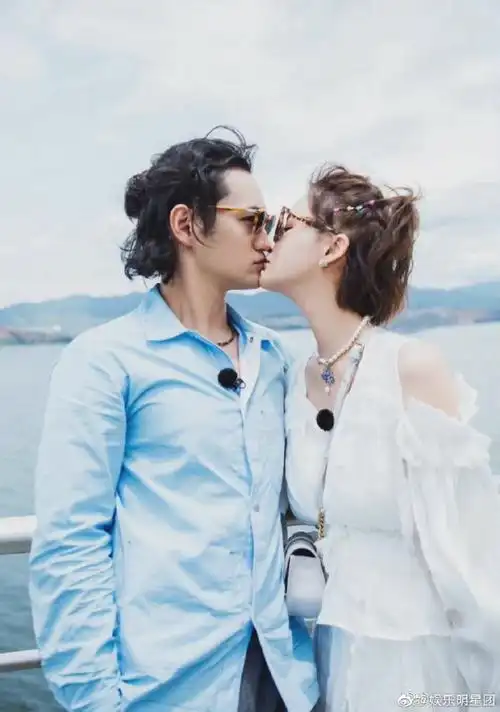 袁弘 老婆嘴上说不过节红包收得挺快