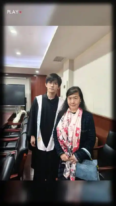 中央戏剧学院博士后研究生导师王平教授声乐课上学生易烊千玺,张雪迎