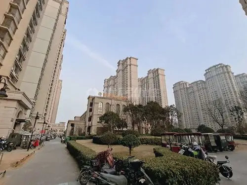 金宸国际标准3室临近牧野湖东户