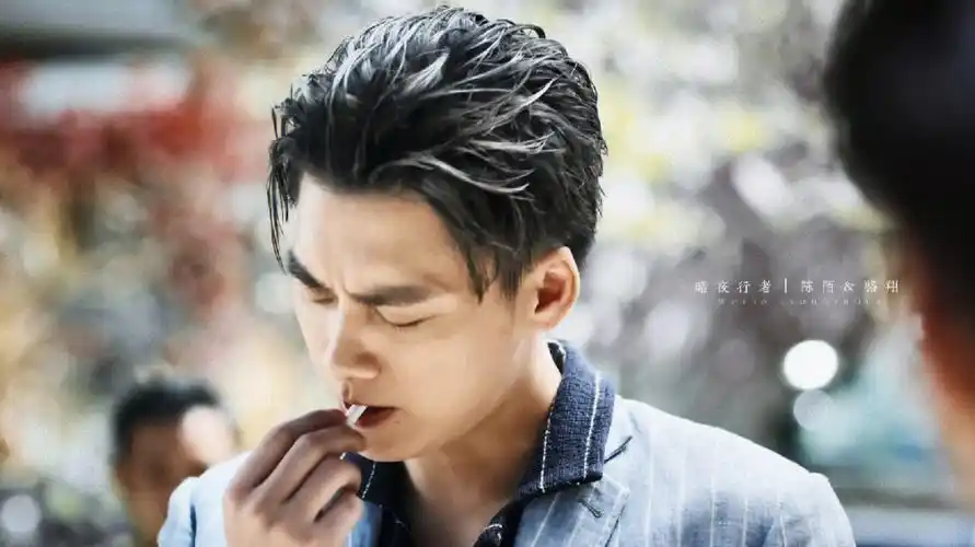 人会在不同的年纪反复爱上李易峰