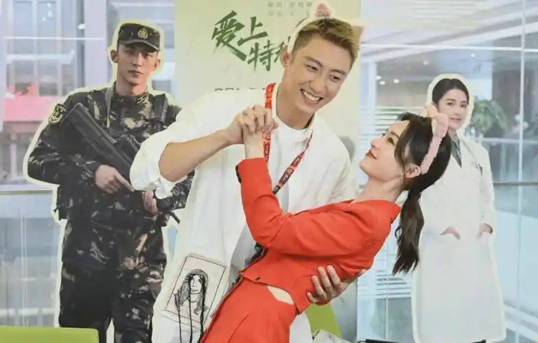 原创原创李沁新剧扫楼被抓拍没了爱上特种兵的滤镜颜值果然不一样